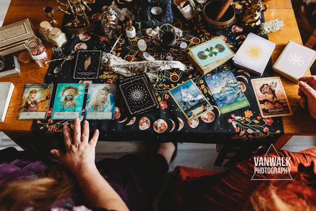 Host a Psychic Reading Party in Your Home 🔮🏡